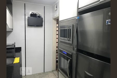 Cozinha de apartamento para alugar com 2 quartos, 133m² em Vila Granada, São Paulo