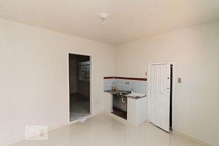 Cozinha de apartamento para alugar com 1 quarto, 30m² em Vila Paulo Silas, São Paulo