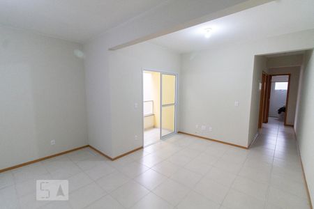 Sala de apartamento para alugar com 2 quartos, 72m² em Serraria, São José