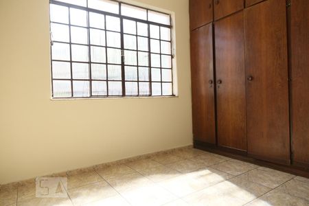 Quarto 1 de casa para alugar com 5 quartos, 215m² em Sagrada Família, Belo Horizonte