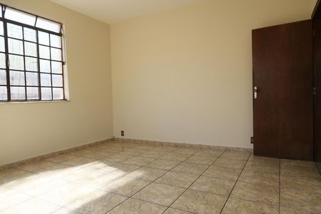 Sala de casa para alugar com 5 quartos, 215m² em Sagrada Família, Belo Horizonte