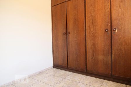 Quarto 2 de casa para alugar com 5 quartos, 215m² em Sagrada Família, Belo Horizonte