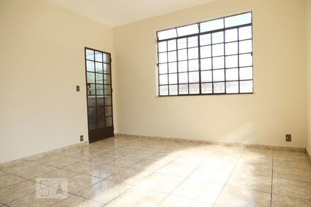 Sala de casa para alugar com 5 quartos, 215m² em Sagrada Família, Belo Horizonte