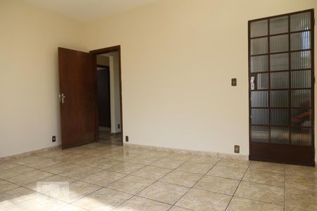 Sala de casa para alugar com 5 quartos, 215m² em Sagrada Família, Belo Horizonte