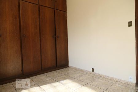 Quarto 1 de casa para alugar com 5 quartos, 215m² em Sagrada Família, Belo Horizonte