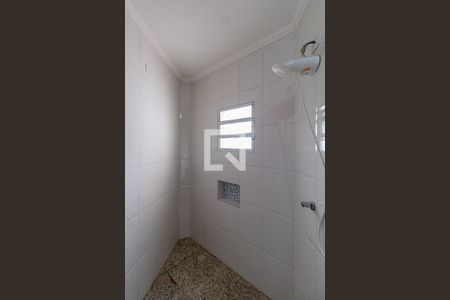 Banheiro  de casa de condomínio para alugar com 1 quarto, 55m² em Vila Euthalia, São Paulo