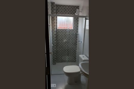 Banheiro de kitnet/studio para alugar com 1 quarto, 30m² em Prado Velho, Curitiba