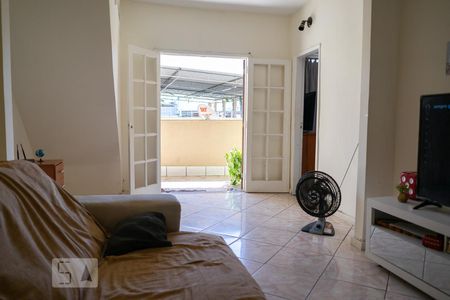 Sala de casa de condomínio para alugar com 2 quartos, 90m² em Ramos, Rio de Janeiro