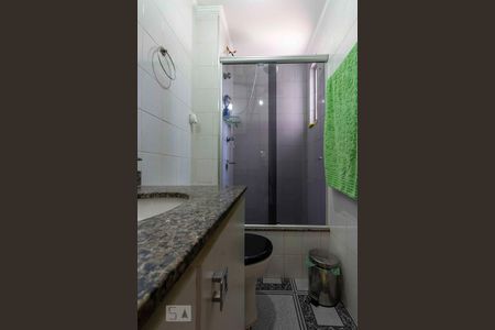 Banheiro de apartamento para alugar com 2 quartos, 75m² em Vila Marieta, São Paulo