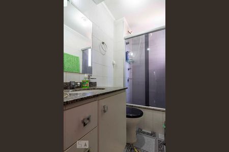 Banheiro de apartamento para alugar com 2 quartos, 75m² em Vila Marieta, São Paulo