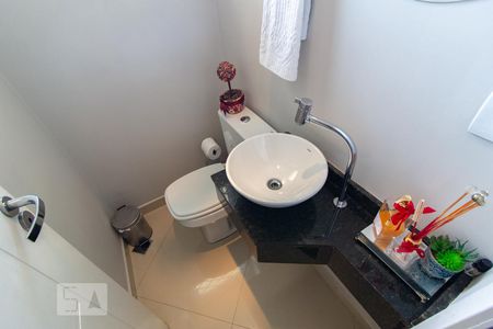 Lavabo  de casa para alugar com 3 quartos, 200m² em Novo Mundo, Curitiba