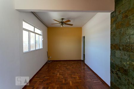 Sala de casa de condomínio para alugar com 5 quartos, 100m² em Nova Vista, Belo Horizonte