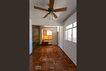 Sala de casa de condomínio para alugar com 5 quartos, 100m² em Nova Vista, Belo Horizonte