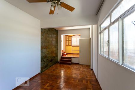 Sala de casa de condomínio para alugar com 5 quartos, 100m² em Nova Vista, Belo Horizonte