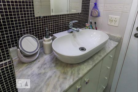 Suite de apartamento para alugar com 2 quartos, 86m² em Vila Firmiano Pinto, São Paulo