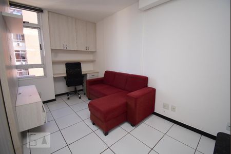 Sala de kitnet/studio para alugar com 1 quarto, 26m² em Zona Industrial (guará), Brasília