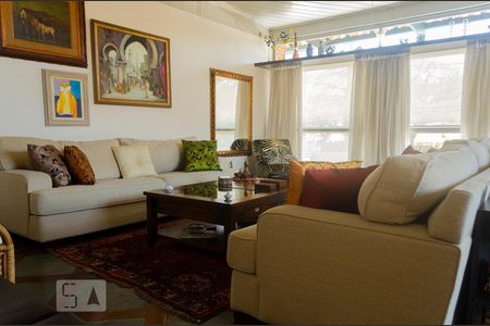 Casa à venda com 4 quartos, 550m² em Vila Hamburguesa, São Paulo