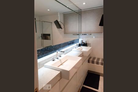 Apartamento para alugar com 296m², 4 quartos e 4 vagas Apartamento para alugar com 296m², 4 quartos e 4 vagasSUITE