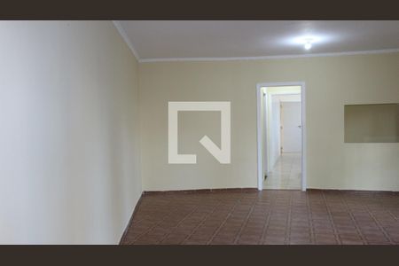 Sala de casa para alugar com 3 quartos, 250m² em Jardim Ivone, São Paulo