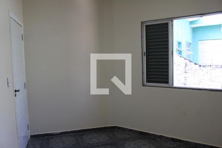 Quarto 1 de casa para alugar com 3 quartos, 250m² em Jardim Ivone, São Paulo