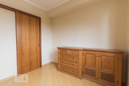 Dormitório de apartamento à venda com 2 quartos, 84m² em Passo da Areia, Porto Alegre