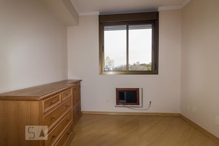 Dormitório de apartamento à venda com 2 quartos, 84m² em Passo da Areia, Porto Alegre