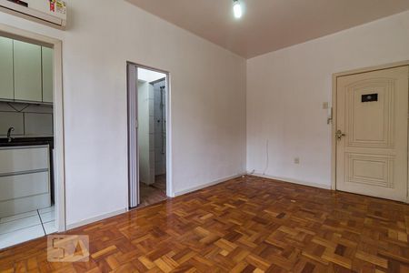 Sala/Quarto de kitnet/studio à venda com 1 quarto, 29m² em Auxiliadora, Porto Alegre