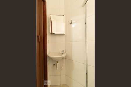 Banheiro de kitnet/studio para alugar com 1 quarto, 30m² em Cidade Universitária, Campinas