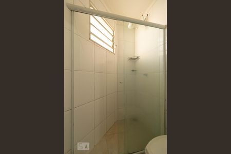 Banheiro de kitnet/studio para alugar com 1 quarto, 30m² em Cidade Universitária, Campinas