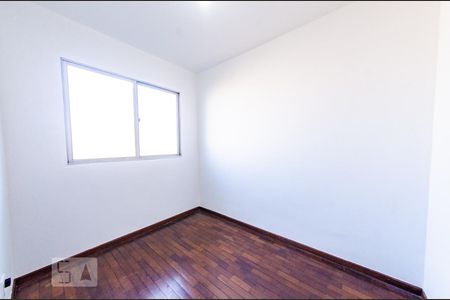 Quarto 1 de apartamento para alugar com 2 quartos, 60m² em João Pinheiro, Belo Horizonte