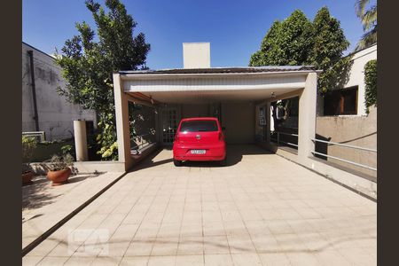 Garagem de casa à venda com 4 quartos, 400m² em Jardim Leonor, São Paulo