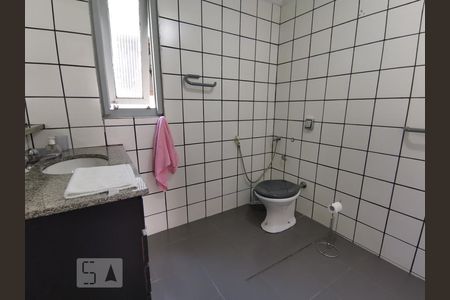 Banheiro de casa à venda com 4 quartos, 400m² em Jardim Leonor, São Paulo