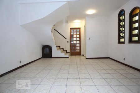 Sala de casa para alugar com 4 quartos, 250m² em Rio Pequeno, São Paulo