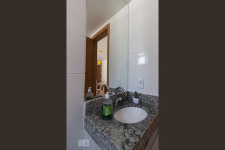 Banheiro de apartamento para alugar com 2 quartos, 44m² em Jardim Íris, São Paulo