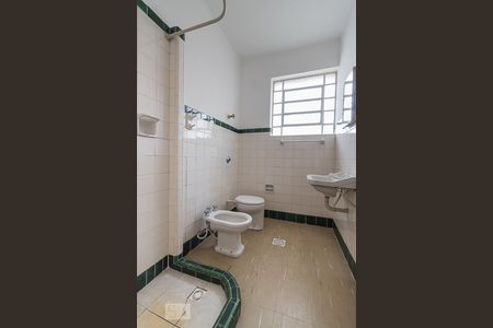 Banheiro de apartamento para alugar com 2 quartos, 75m² em Rio Branco, Porto Alegre