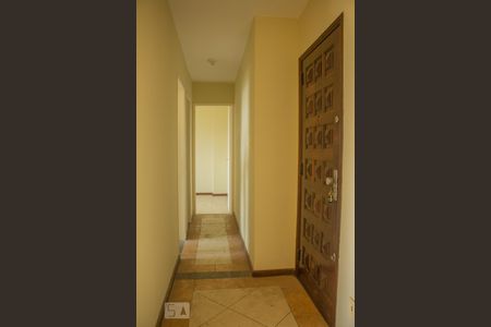 Corredor de apartamento para alugar com 2 quartos, 52m² em Itanhangá, Rio de Janeiro