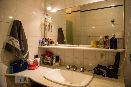 Banheiro Social de apartamento para alugar com 2 quartos, 68m² em Leme, Rio de Janeiro
