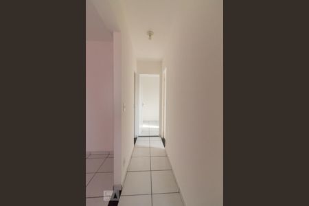 Corredor de apartamento para alugar com 3 quartos, 60m² em Jardim Santa Clara, Guarulhos