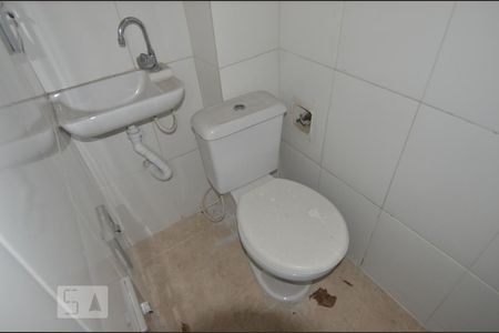 Banheiro de kitnet/studio para alugar com 1 quarto, 32m² em Centro, Rio de Janeiro