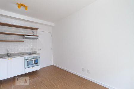 Sala  - cozinha de kitnet/studio para alugar com 1 quarto, 30m² em Sumarezinho, São Paulo