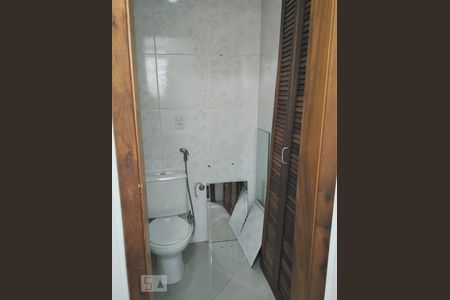 Banheiro de Serviço de apartamento para alugar com 2 quartos, 58m² em Jardim Íris, São Paulo