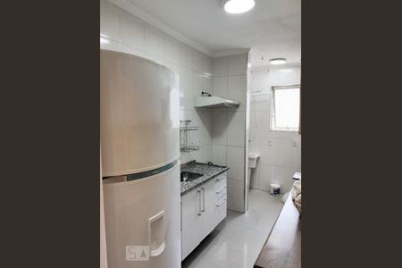 Cozinha de apartamento para alugar com 2 quartos, 58m² em Jardim Íris, São Paulo