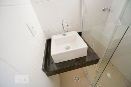 Detalhe banheiro de apartamento para alugar com 2 quartos, 42m² em Vila Esperança, São Paulo