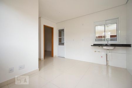 Sala e cozinha de apartamento para alugar com 2 quartos, 42m² em Vila Esperança, São Paulo