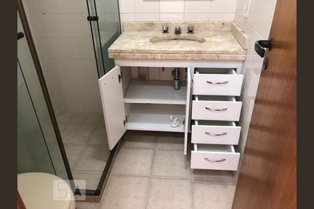 Banheiro de apartamento para alugar com 1 quarto, 45m² em Higienópolis, São Paulo