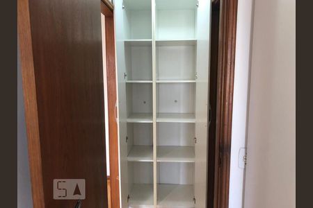 Corredor - armários de apartamento para alugar com 1 quarto, 45m² em Higienópolis, São Paulo