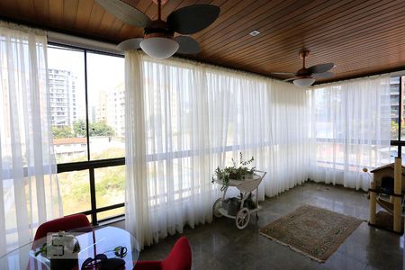 Varanda de apartamento à venda com 4 quartos, 244m² em Real Parque, São Paulo