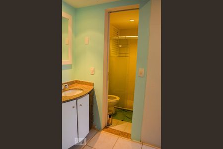 Banheiro de kitnet/studio à venda com 1 quarto, 40m² em Botafogo, Rio de Janeiro