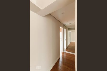 Corredor  de apartamento à venda com 2 quartos, 75m² em Vila Alexandria, São Paulo