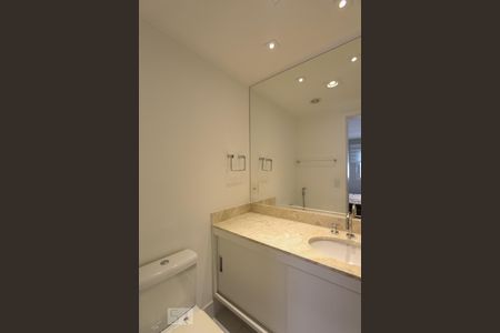 Banheiro da suíte de apartamento à venda com 1 quarto, 87m² em Jardim Leonor, São Paulo